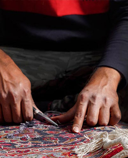 رفو گری قالی در قالیشویی بنیاد کرج 